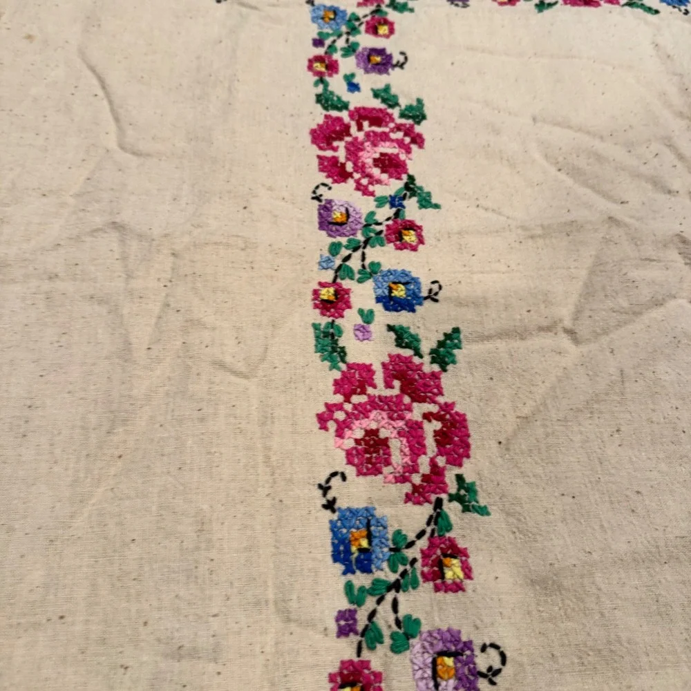 Vintage Embroidered Table Cloth Colorful Floral Cross Stitch Crochet‎ Edge 48x53
